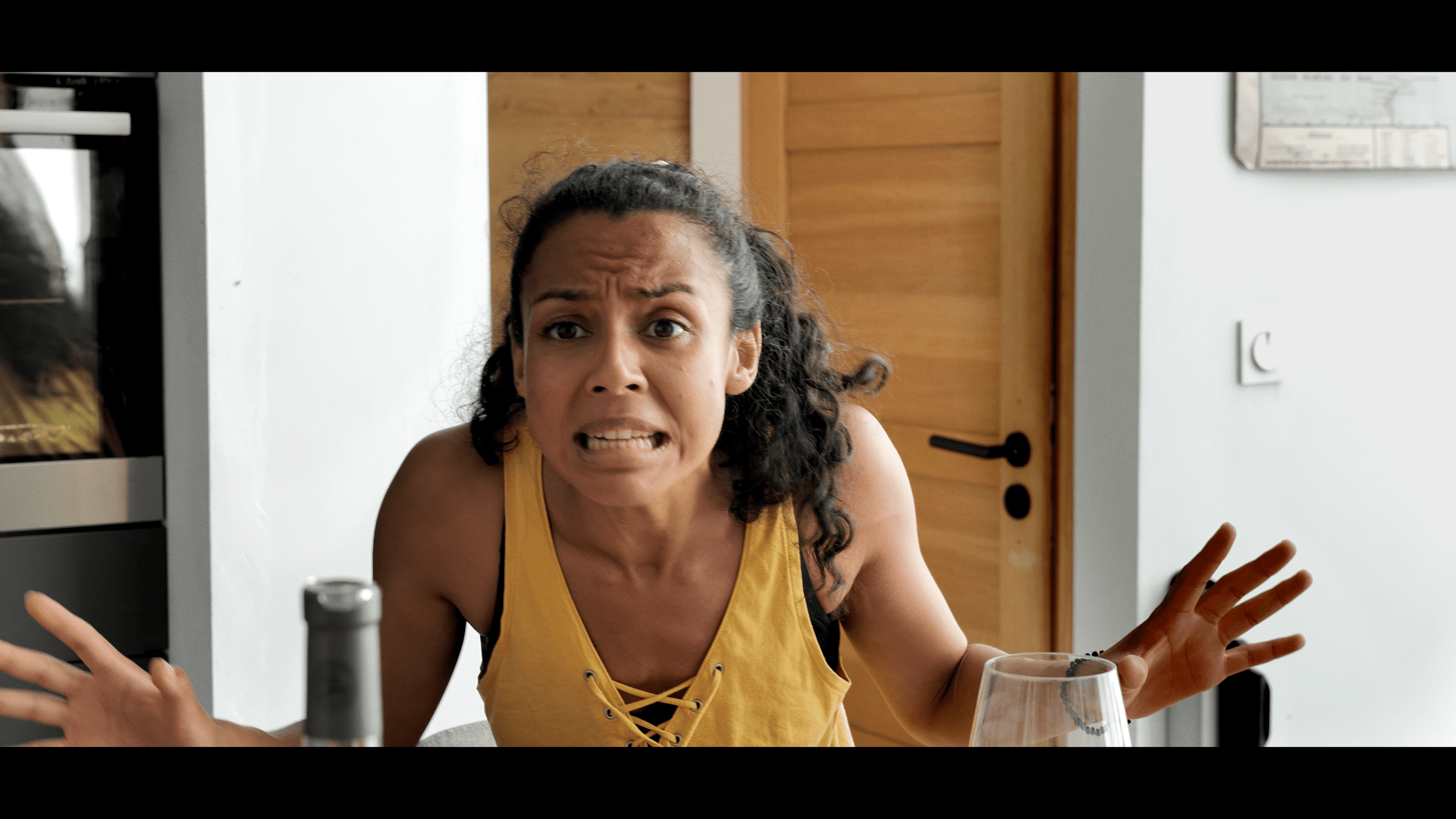 Ne débarrassez pas la table à moins que les hommes ne se lèvent aussi.