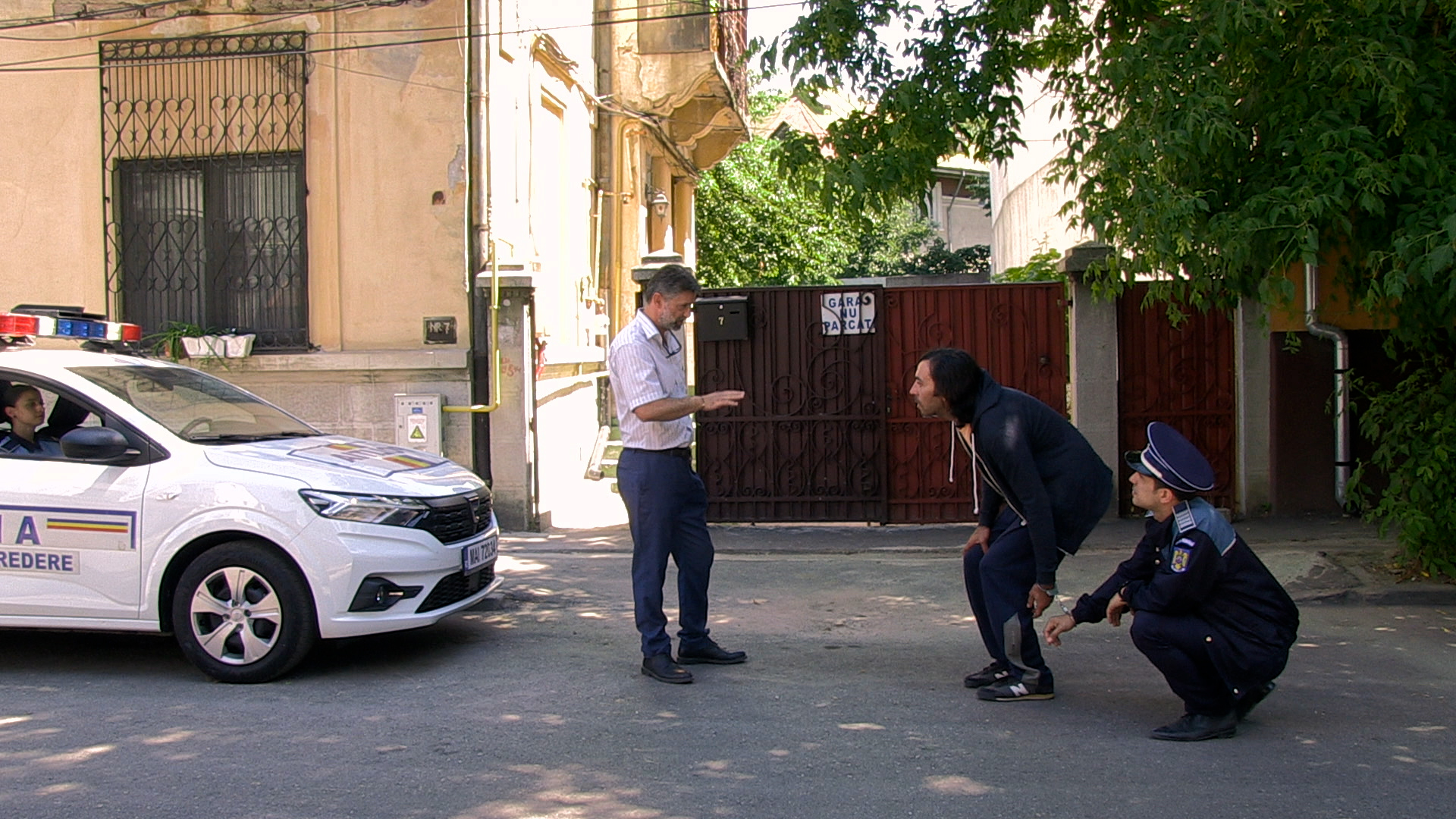 Două vorbe, trei minciuni