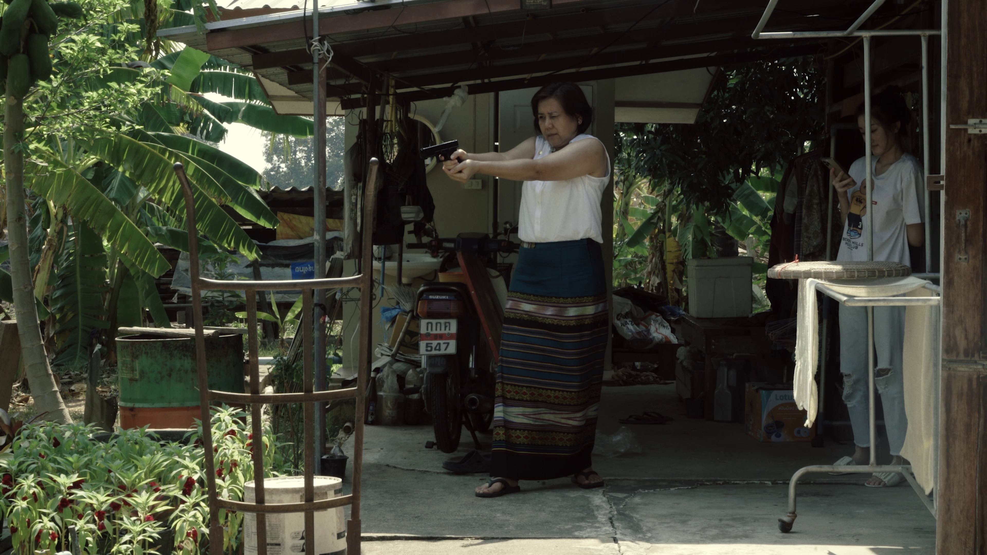 Did You See a Hole That Mom Dig?