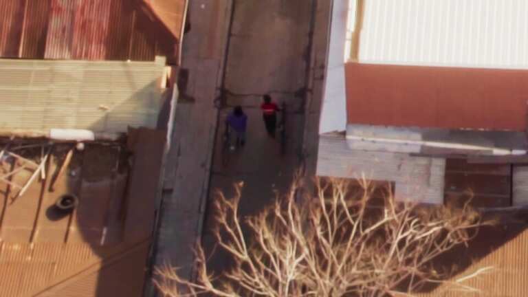 Al sol, lejos del centro