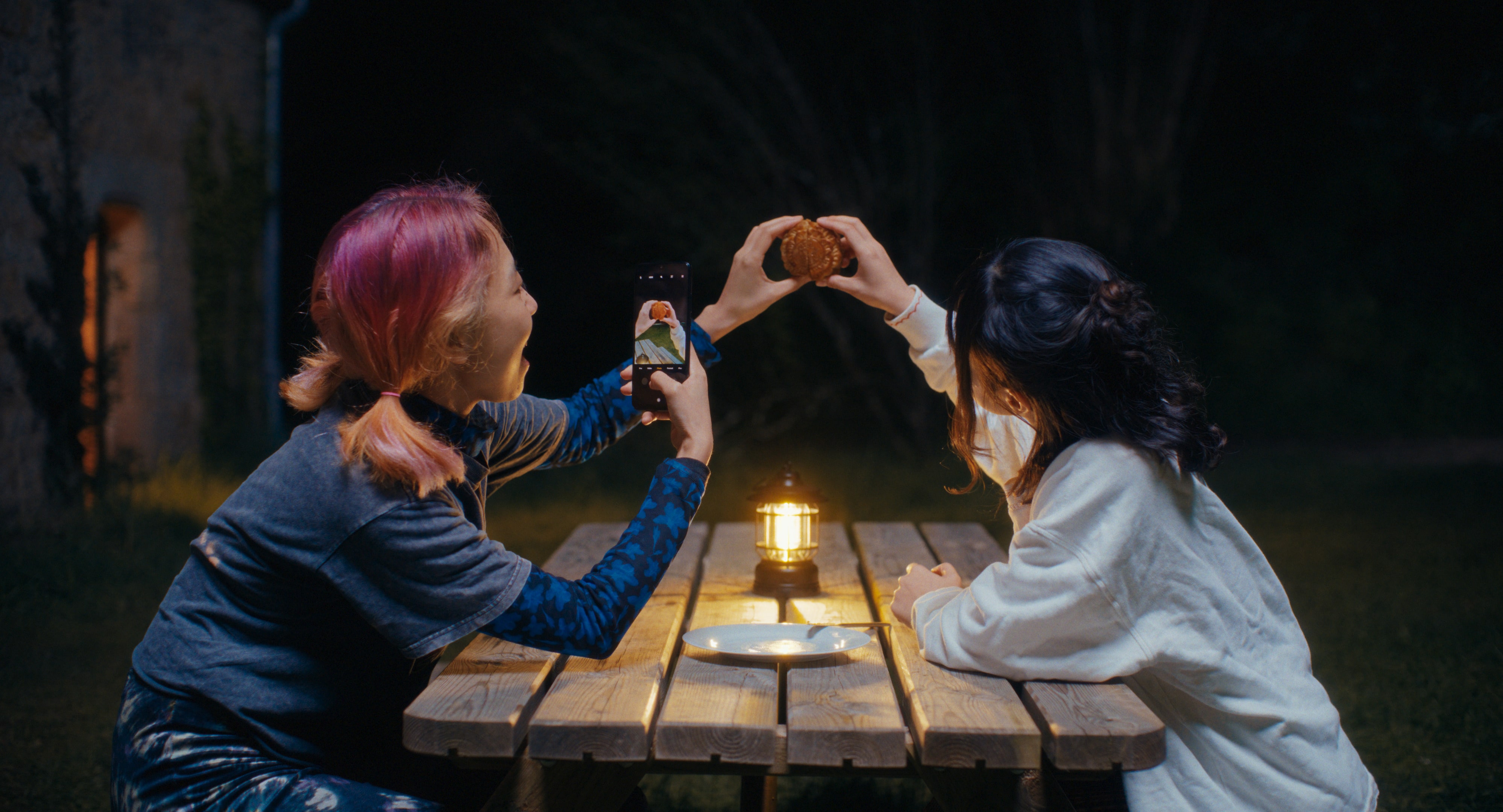 Yiyi loin de son pays