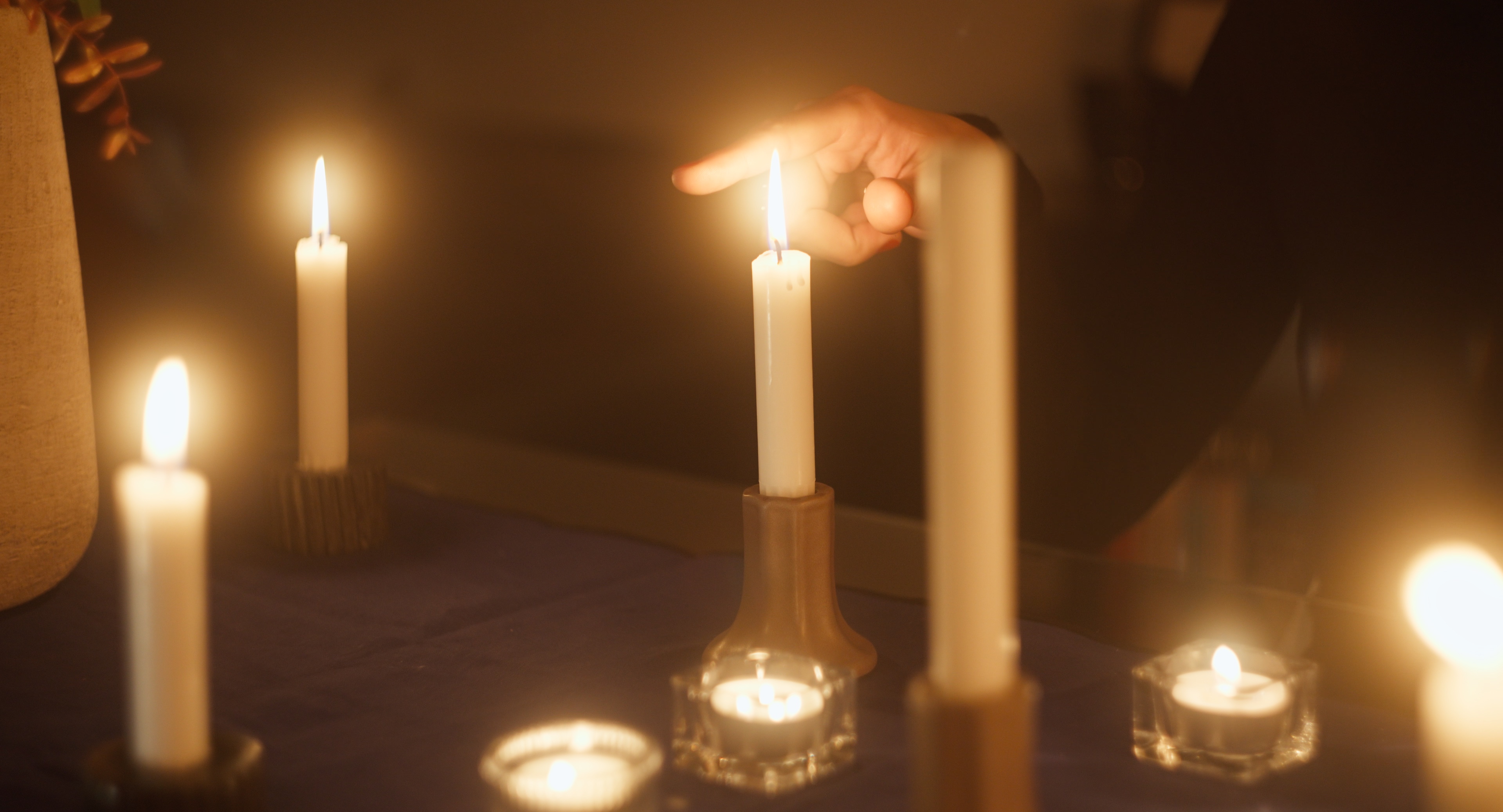 Enquanto as velas estão acesas, meu coração está em chamas