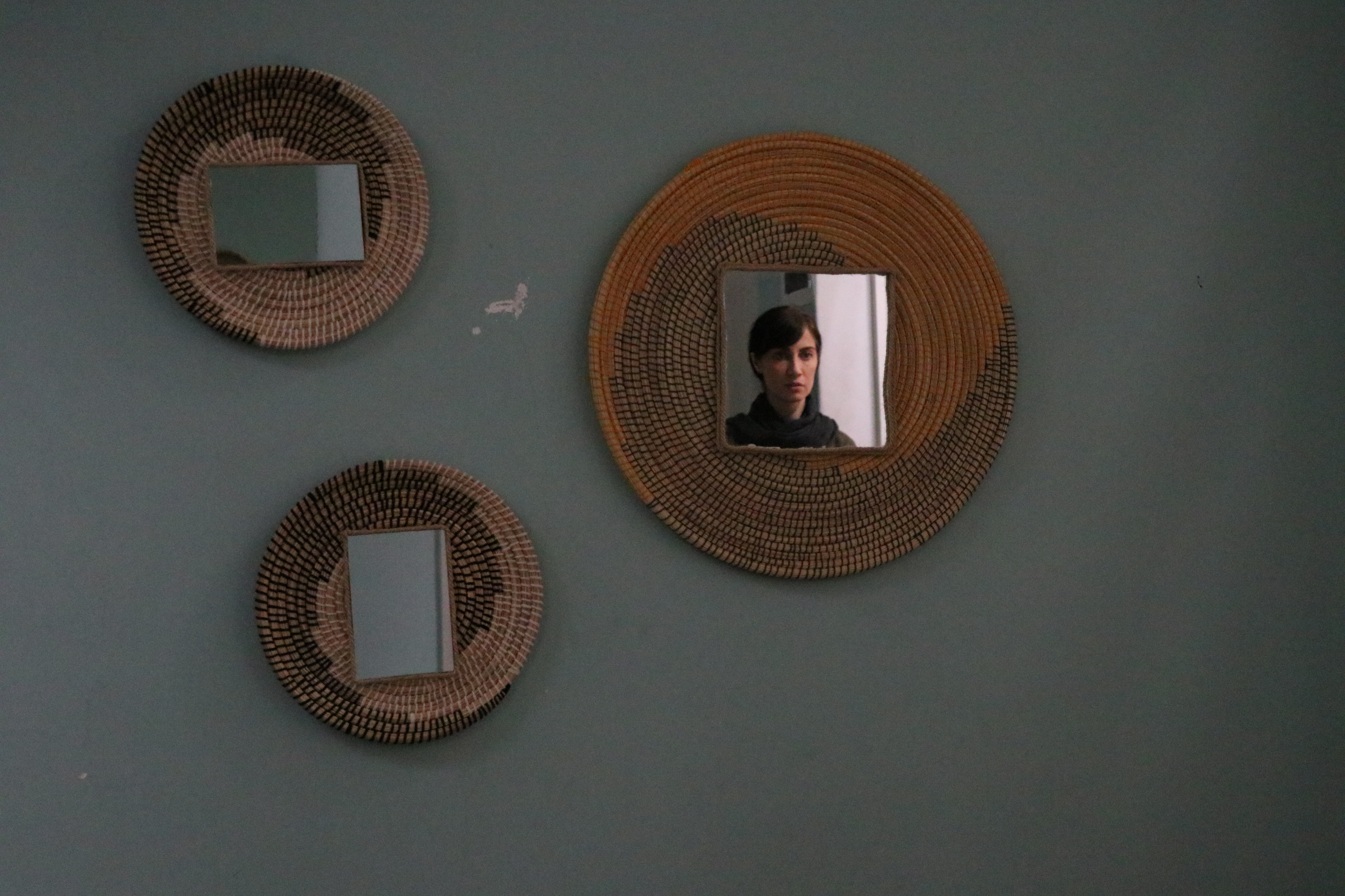 Nime Baz, Nime Basteh