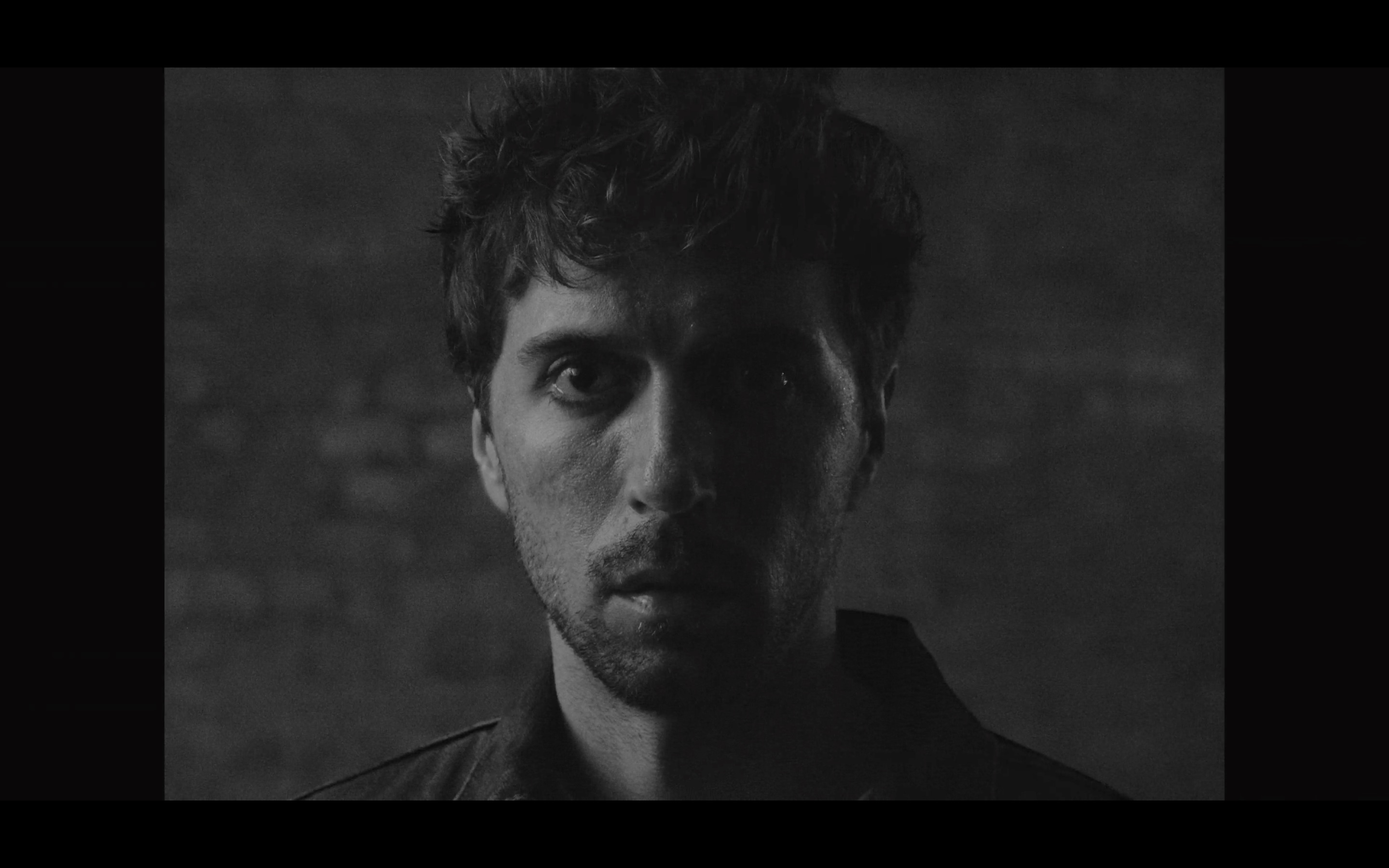 Félix (O Fragmentos Incogruentes Sobre Un Fantasma Que No Da Miedo)