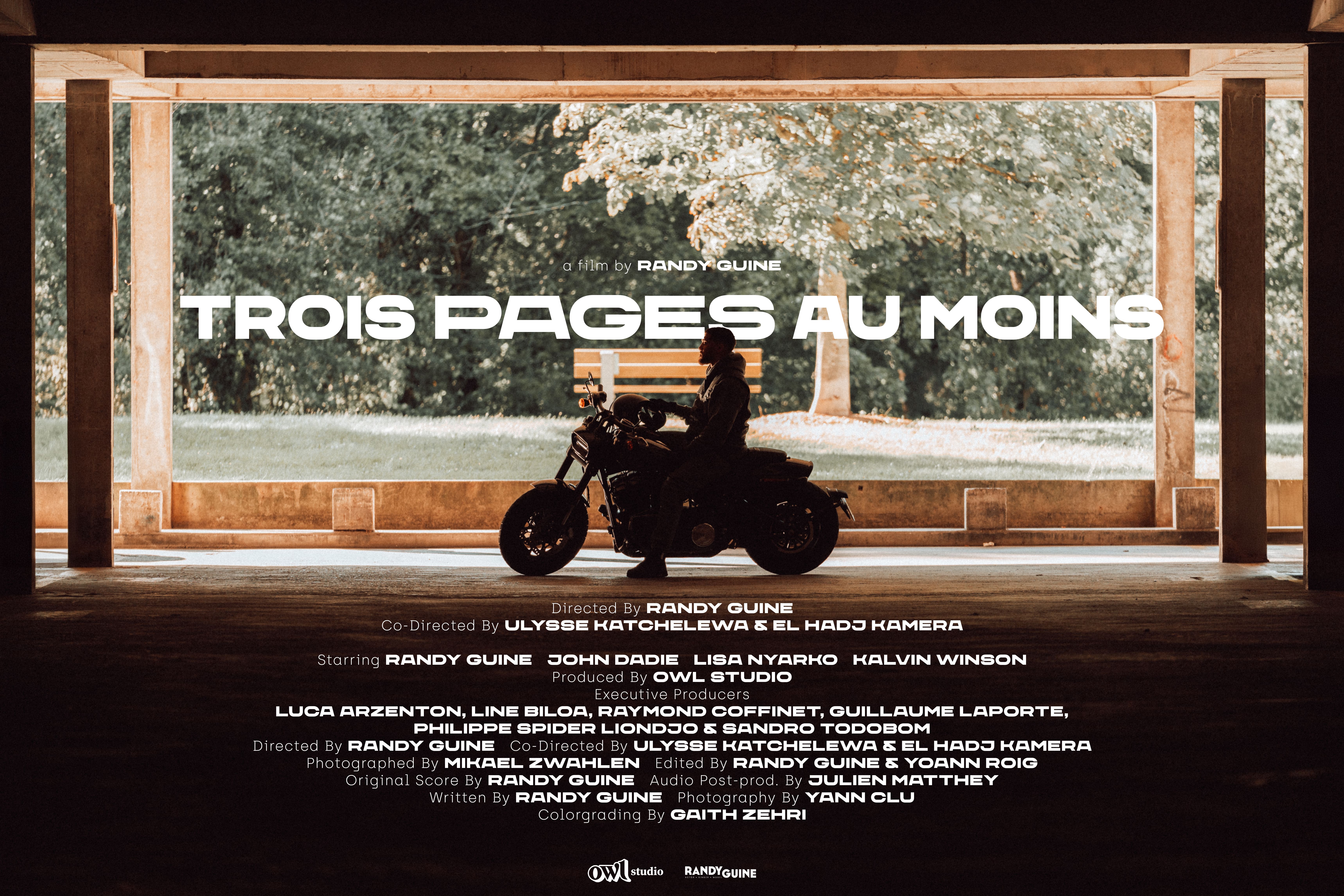 Trois pages au moins